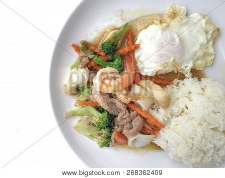 Mixed Vegetable Stir-fried With Shrimp, Pork And Chicken With Rice And Fried Egg In White Plate. Veg