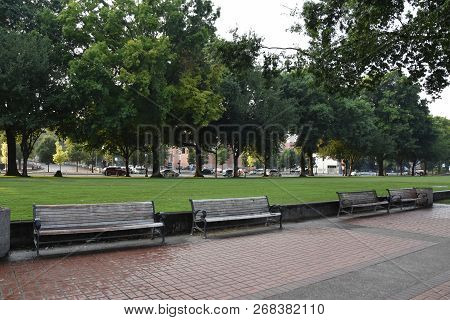 Portland, Oregon - Aug 21: Tom Mccall Waterfront Park In Portland, Oregon, As Seen On Aug 21, 2018. 