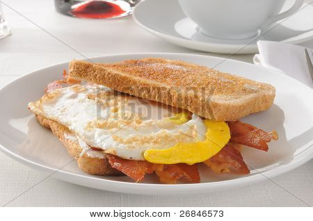 Sandwich Speck und Ei
