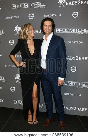 LOS ANGELES - NOV 10:  Erinn Bartlett, Oliver Hudson at the 2018 Baby2Baby Gala at the 3Labs on November 10, 2018 in Culver City, CA