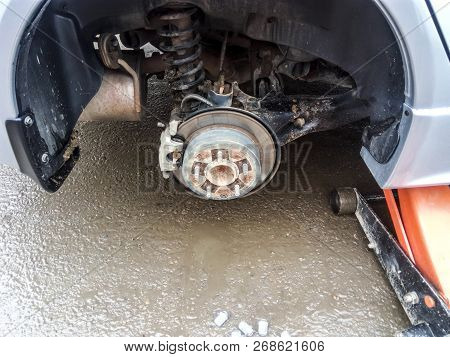 The Car Is At The Tire Shop. Under The Jack The Car In Car-care Center. The Car With The Removed Whe