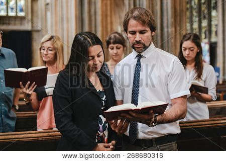 Congregation singing from the psalms