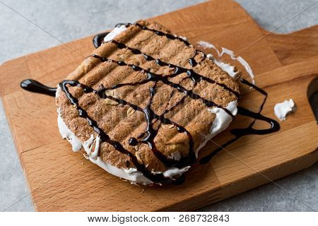 Toasted Marshmallow Sandwich With Chocolate Sauce / Fluffernutter. Confectionery Desert.
