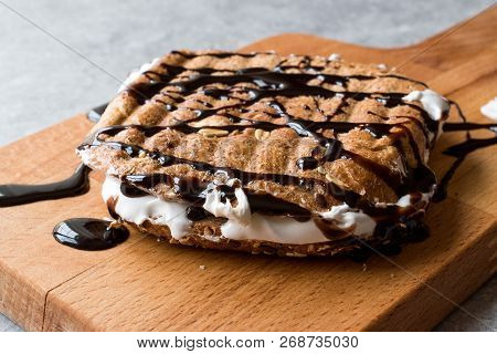 Toasted Marshmallow Sandwich With Chocolate Sauce / Fluffernutter.