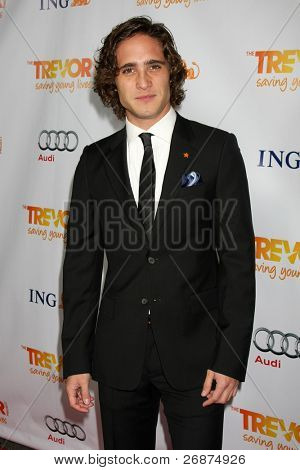 LOS ANGELES - DEC 4: Diego Boneta ankommer til 