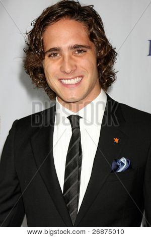 LOS ANGELES - DEC 4: Diego Boneta ankommer til 