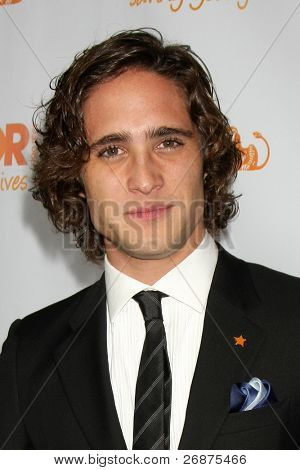 LOS ANGELES - DEC 4: Diego Boneta ankommer til 