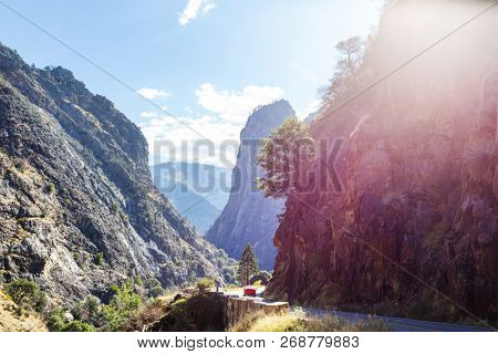 Kings River Canyon in Kings Canyon and Sequioa National Park. California. USA