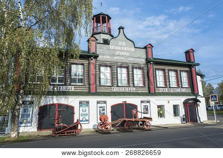 Vyatkoye Village, Yaroslavl Region, Russia - 10/02/2018: The Building Of The Former Fire Station On 