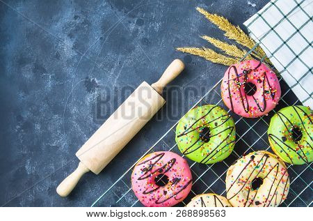 Donut Coated With Chocolate Cream Flavor, Put On The Grill. Along With Rolling Dough, Flowering Plan