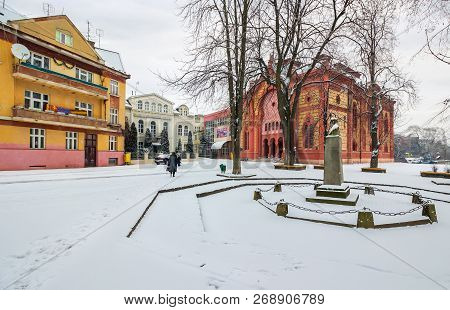 Uzhgorod, Ukraine - Jan 05, 2016: Feczik Park In Winter. Former Building Of Synagogue Is A Popular T