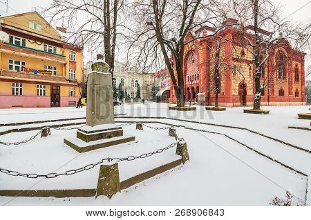 Uzhgorod, Ukraine - Jan 05, 2016: Feczik Park In Winter. Former Building Of Synagogue Is A Popular T