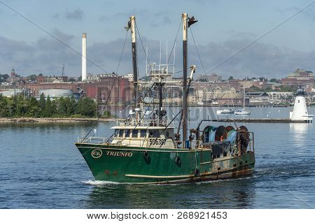 New Bedford, Massachusetts, Usa - September 15, 2018: Commercial Fishing Boat Triunfo Passing Palmer