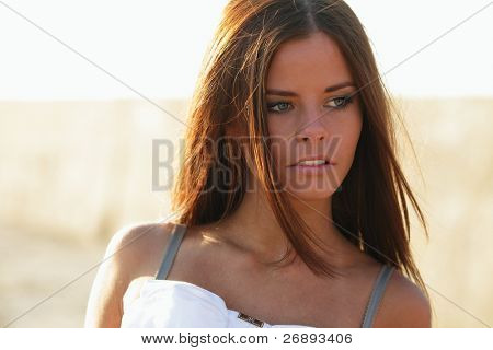 Módní portrét žena venku