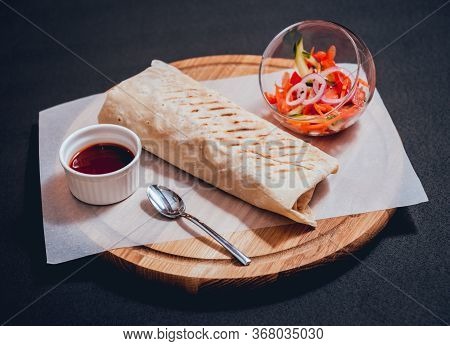 Pita Salad With Roasted Chicken And Vegetables.