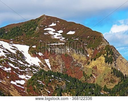 Alpine Peak Gnepfstein Mittaggüpfi (mittagguepfi Or Mittaggupfi) In The Swiss Mountain Range Of Pila