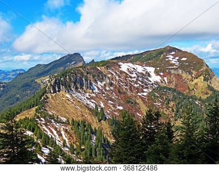 Alpine Peak Gnepfstein Mittaggüpfi (mittagguepfi Or Mittaggupfi) In The Swiss Mountain Range Of Pila