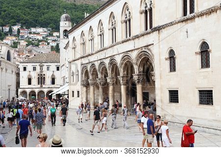 Dubrovnik, Croatia - September 8, 2016: This Is The Luza Square And The Palace Of Rector, Which Was 