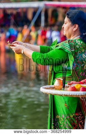 Kathmandu,nepal - November 1,2019: Nepalese President Bidhya Devi Bhandari Offering Prayers To Sun G