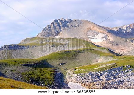 Paesaggio della montagna del Caucaso stato riserva della biosfera