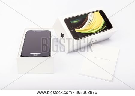 Packaging Of The New Iphone Se 2020 From Apple