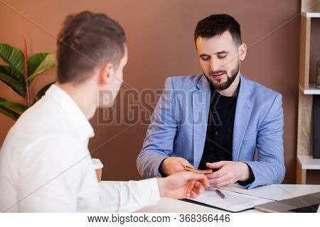 Man Offers Bribe An Employee Of The Company