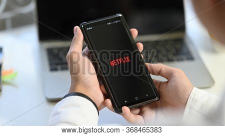 Chiangmai, Thailand Jan 25 2020 : Opening Netflix Application Icon On Samsung Note 9 Man Resting Wit