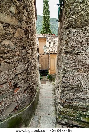 Narrow Street Of The Ancient Village Albogasio - Oria, Is Part Of The Municipality Of Valsolda, In T