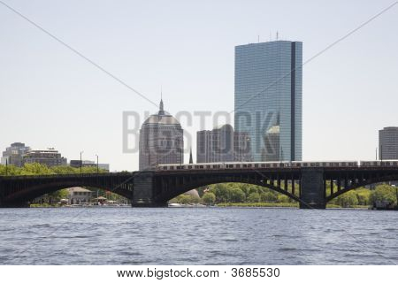 Boston Skyline do Rio Charles