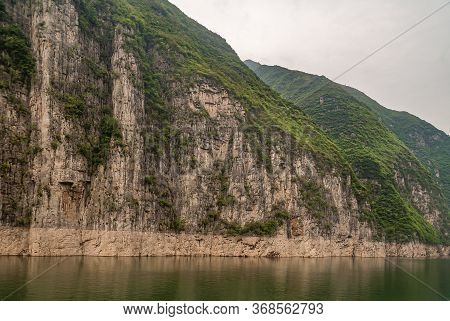 Wushan, Hubei, China - May 7, 2010: Wu Gorge In Yangtze River. Straith Down Brown And Black Cliff Fr