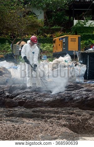 Rayong,thailand-february 8,2013 : Unidentified Workers And Volunteers Are Spraying Chemicals Onto Cr