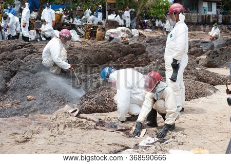 Rayong,thailand-february 8,2013 : Unidentified Workers And Volunteers Are Spraying Chemicals Onto Cr