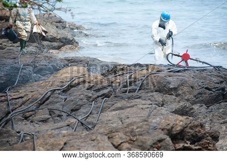 Rayong,thailand-february 8,2013 : Unidentified Workers And Volunteers Are Spraying Chemicals Onto Cr