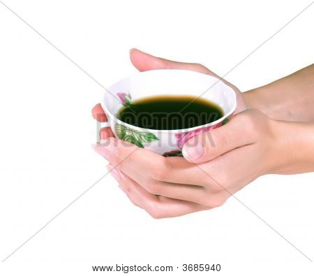 コーヒーや紅茶のカップの女性手します。