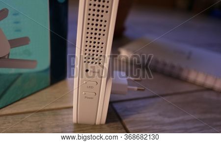 Wi-fi Internet Signal Booster For Home. Details