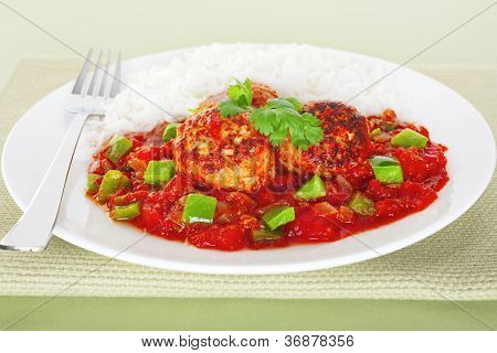 Albondingas ลูกชิ้น Salsa Ranchera ข้าวอาหารเม็กซิกัน
