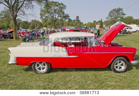 Červená & White 1955 Chevy Bel Air
