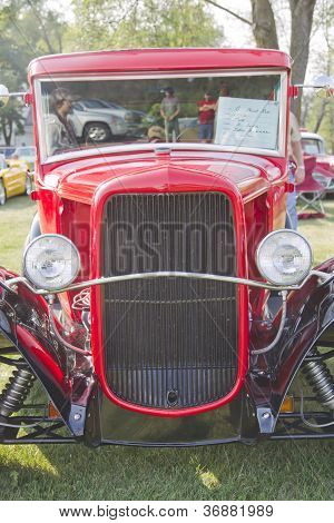 1930 Ford Street Rod přední masce