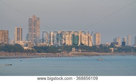 City Beach Chowpatty Of Mumbai In The Evening.