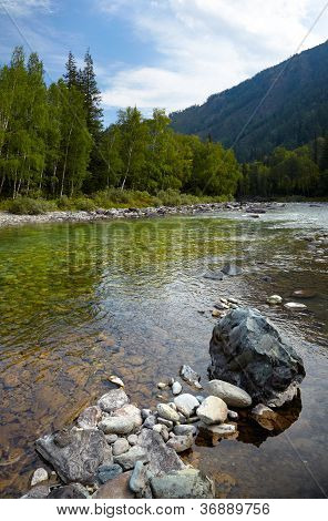 Fiume di Altai Kumir