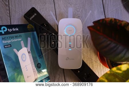 Wi-fi Internet Signal Booster. Packaging For The Internet Signal Amplifier.