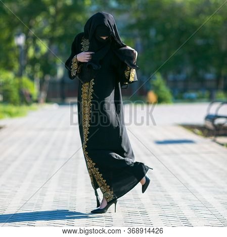 Oriental Woman In High Heel Shoes. An Islamic Woman In National Dress Wore High Heeled Shoes
