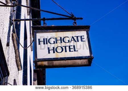Kendal Uk 28 May 2020 Black And White Highgate Hotel Sign In Kendal