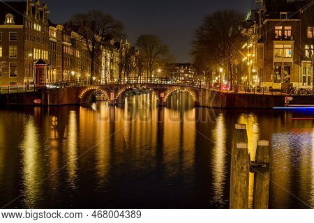 12  Decembar 2022, Amsterdam, Netherlands,  View On Amsterdam During The Light Festival In The Nethe