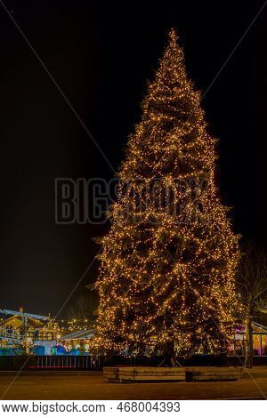 12  Decembar 2022, Amsterdam, Netherlands,  View On Amsterdam During The Light Festival In The Nethe