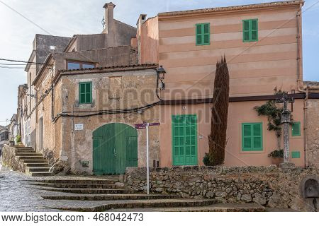Felanitx, Spain; December 30 2022: Typical Architecture Of The Majorcan Town Of Felanitx At Sunrise.
