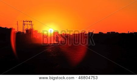 Dammiga solnedgång på Backroads av Gujarat