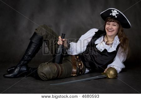 Dziewczyna - pirat z Rapier i butelki