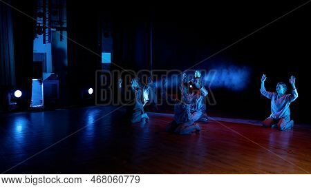 Statement Of Modern Dance For A Big Event. The Girls On The Stage Are Dancing A Modern Dance. Studen