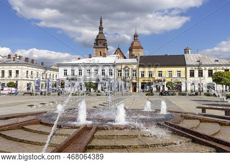 Nowy Sacz, Poland - August 30, 2022: View Of The Market Square With Fountain. It Is A City In The Le